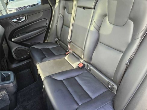 Certified 2025 Volvo XC60 B5 Core image 17