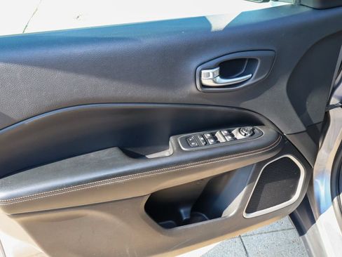 Used 2018 Jeep Compass Latitude w/ Popular Equipment Group AWD/4WD image 13