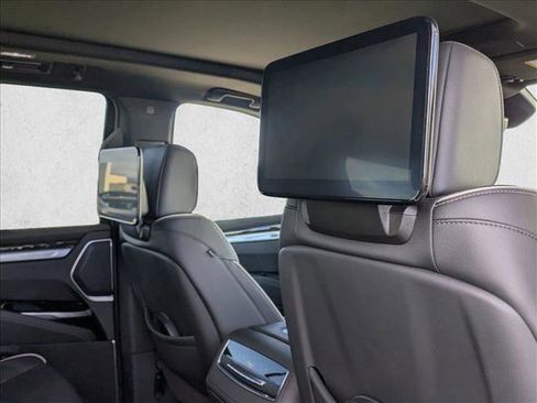 Used 2025 Cadillac Escalade Premium Luxury image 24