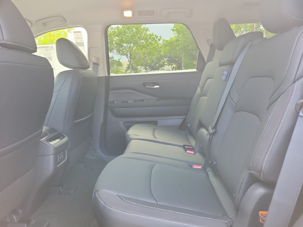 New 2026 Nissan Pathfinder SL FWD image 16