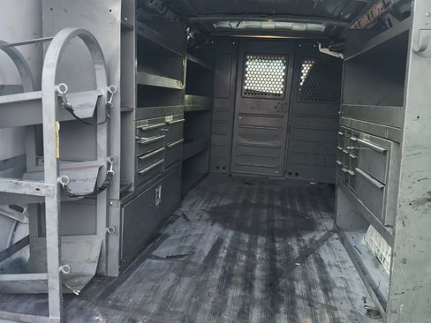 Used 2010 Chevrolet Express 2500 Van 3D image 5