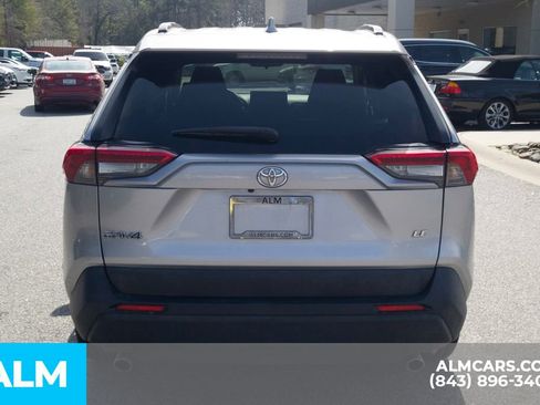 Used 2019 Toyota RAV4 LE FWD image 6