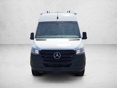 Used 2022 Mercedes-Benz Sprinter 2500 image 2