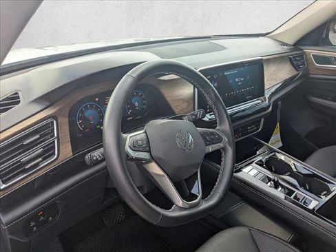 Used 2025 Volkswagen Atlas SE FWD image 10