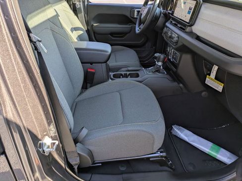 New 2026 Jeep Gladiator Sport image 30