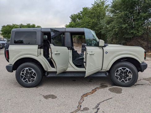 New 2025 Ford Bronco Outer Banks AWD/4WD image 7
