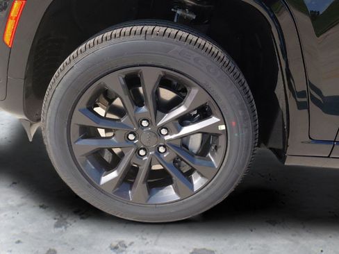 New 2026 Jeep Grand Cherokee L Limited AWD/4WD image 10