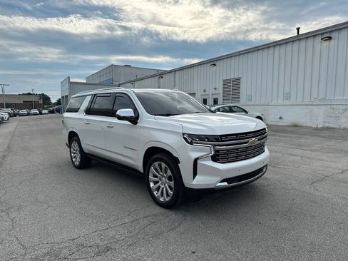 Used 2023 Chevrolet Suburban Premier w/ Premium Package AWD/4WD image 3