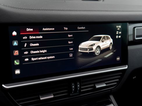 Used 2022 Porsche Cayenne GTS image 17