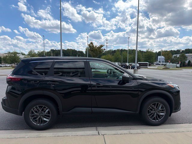 Used 2025 Nissan Rogue S AWD/4WD image 6
