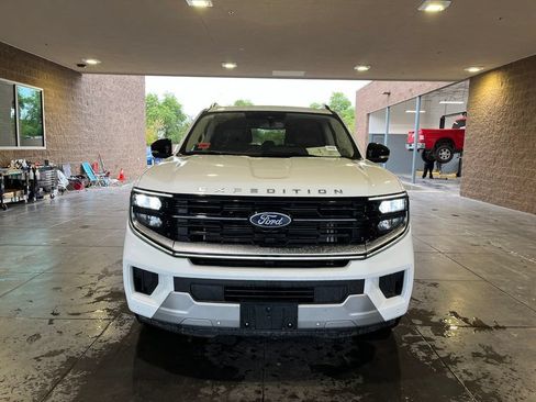 Used 2025 Ford Expedition Max Platinum AWD/4WD image 2