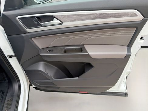 Used 2022 Volkswagen Atlas Cross Sport SE image 33