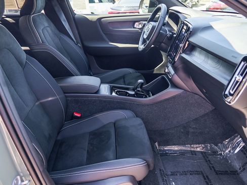 Used 2023 Volvo XC40 Recharge Plus w/ Protection Package Premier image 19