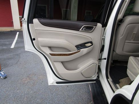 Used 2015 GMC Yukon Denali w/ Touring Package RWD image 26
