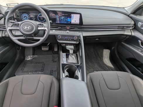 Certified 2024 Hyundai Elantra Blue FWD image 13