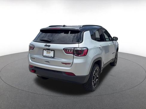 Used 2025 Jeep Compass Trailhawk AWD/4WD image 12