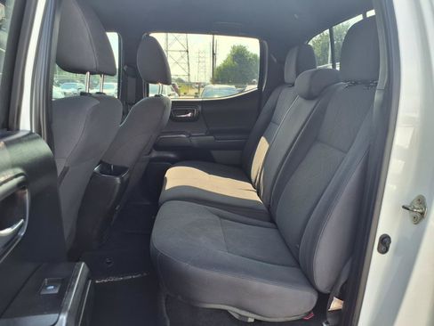 Used 2018 Toyota Tacoma TRD Sport w/ Technology Package RWD image 18