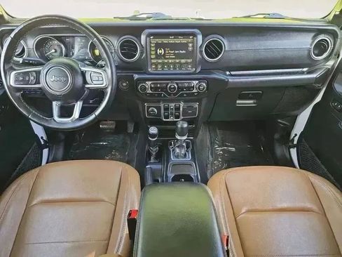 Used 2022 Jeep Wrangler Unlimited Sahara w/ Cold Weather Group image 10