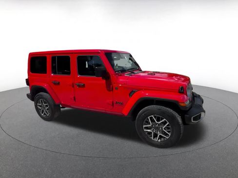 Used 2025 Jeep Wrangler Sahara image 2