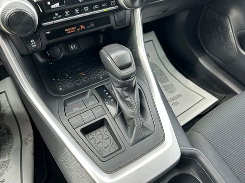 Used 2019 Toyota RAV4 LE w/ Carpet Mat Package image 24