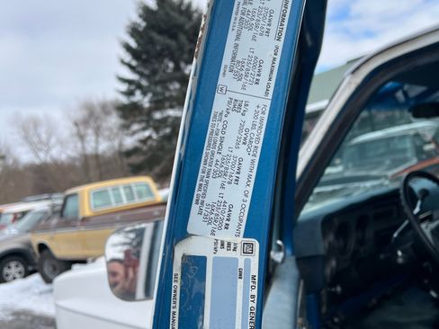 Used 1988 Chevrolet Suburban 2500 image 22