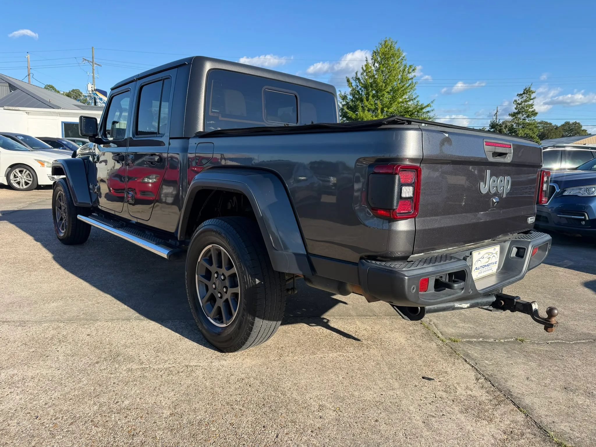 Used 2020 Jeep Gladiator Overland w/ Dual Top Group AWD/4WD image 3