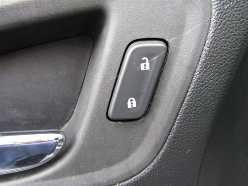 Used 2022 Chevrolet Colorado LT w/ Fleet Safety Package image 10