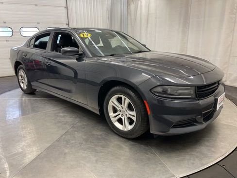 Used 2019 Dodge Charger SXT RWD image 1