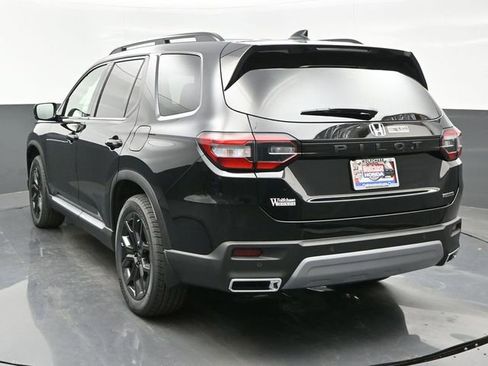 Used 2025 Honda Pilot Touring image 4