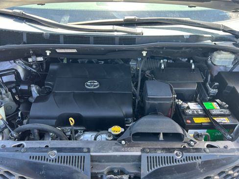 Used 2013 Toyota Sienna SE FWD image 34