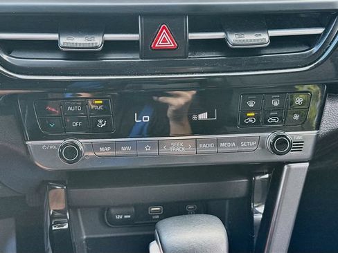 Used 2025 Kia Seltos S AWD/4WD image 17