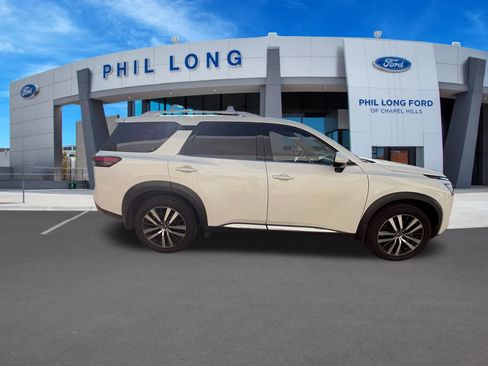 Used 2023 Nissan Pathfinder Platinum AWD/4WD image 7
