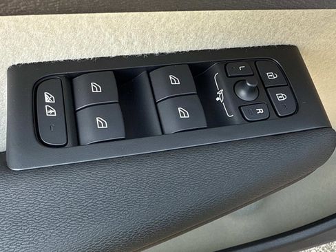 New 2026 Volvo XC40 B5 Ultra w/ Climate Package image 32