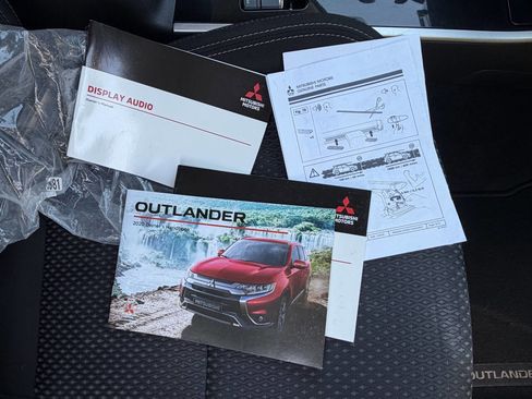 Used 2020 Mitsubishi Outlander ES image 16