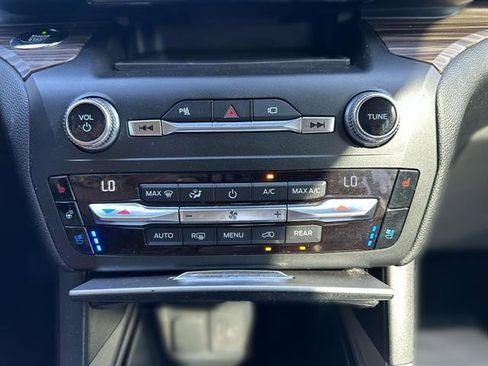 Used 2020 Ford Explorer Limited image 40