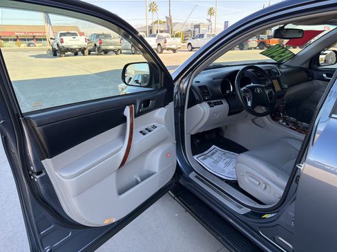 Used 2012 Toyota Highlander Limited image 13