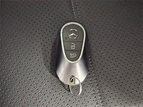 Used 2025 Mercedes-Benz GLC 300 4MATIC image 99