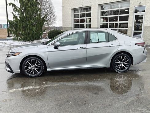 Used 2023 Toyota Camry SE image 9