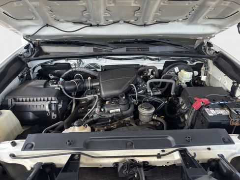 Used 2018 Toyota Tacoma SR image 21