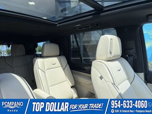 Used 2024 Cadillac Escalade Premium Luxury AWD/4WD image 18