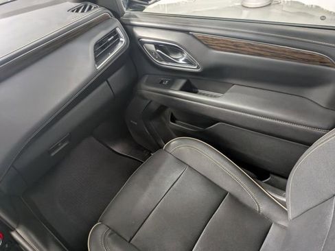 Used 2023 Chevrolet Suburban Premier image 16