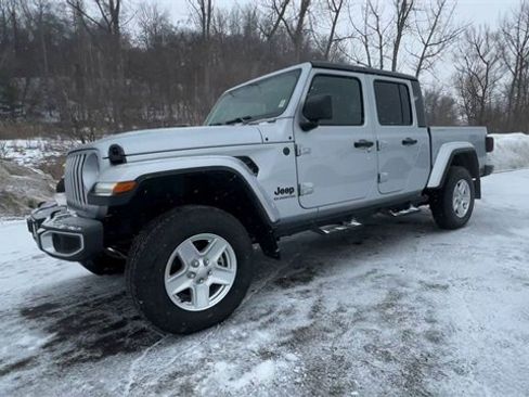 Used 2022 Jeep Gladiator Sport image 4