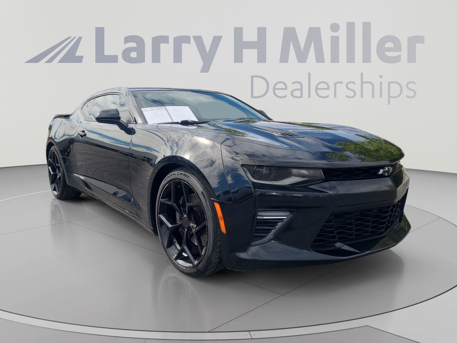 Used 2017 Chevrolet Camaro SS RWD image 7
