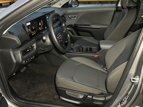 New 2025 Kia K4 LXS image 17