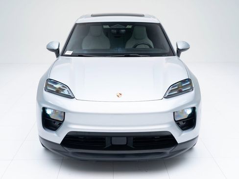 Used 2024 Porsche Macan 4 Electric image 6