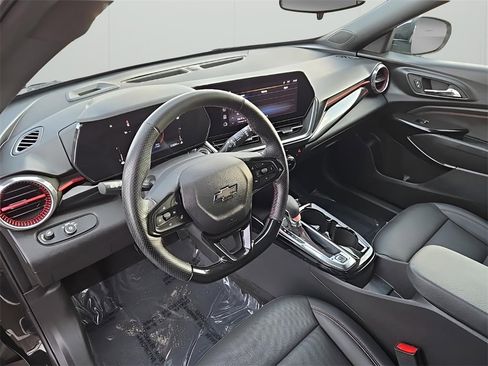 Used 2024 Chevrolet Trax RS w/ Driver Confidence Package image 11