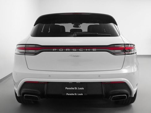 Used 2025 Porsche Macan image 11
