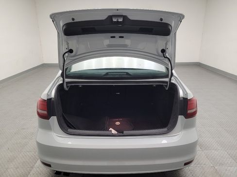 Used 2017 Volkswagen Jetta SEL FWD image 29