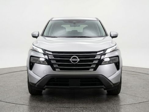 Used 2025 Nissan Rogue SV FWD image 2