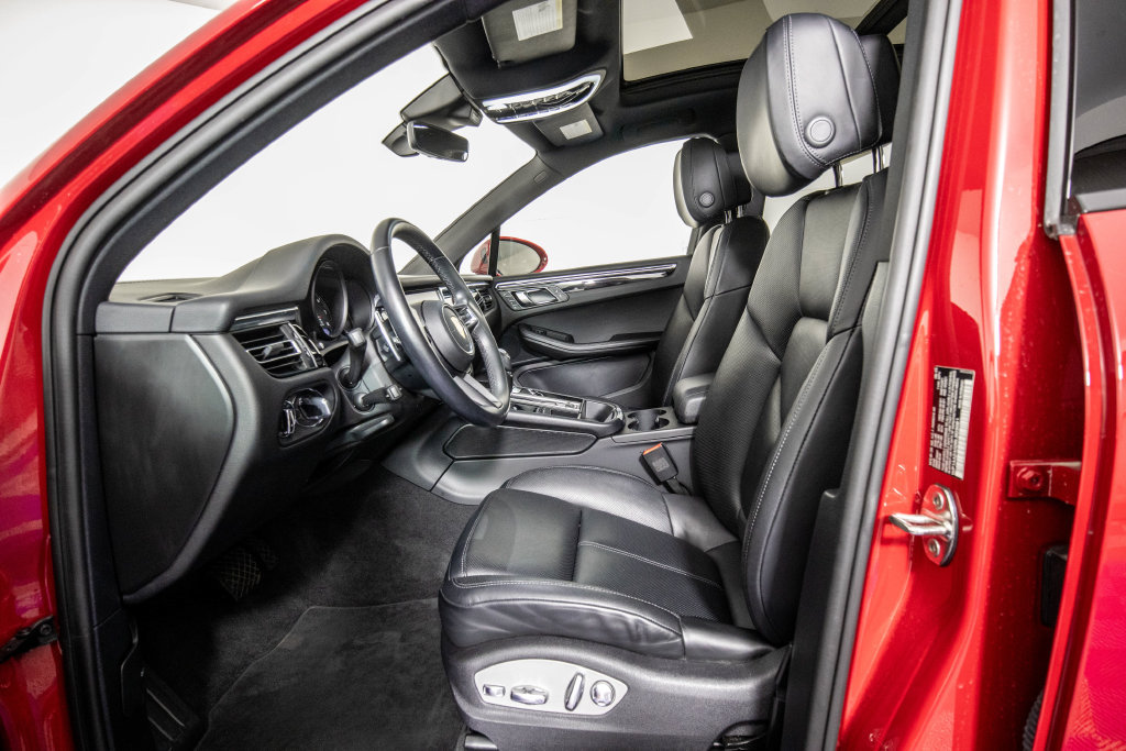 Used 2024 Porsche Macan w/ Premium Plus Package AWD/4WD image 9